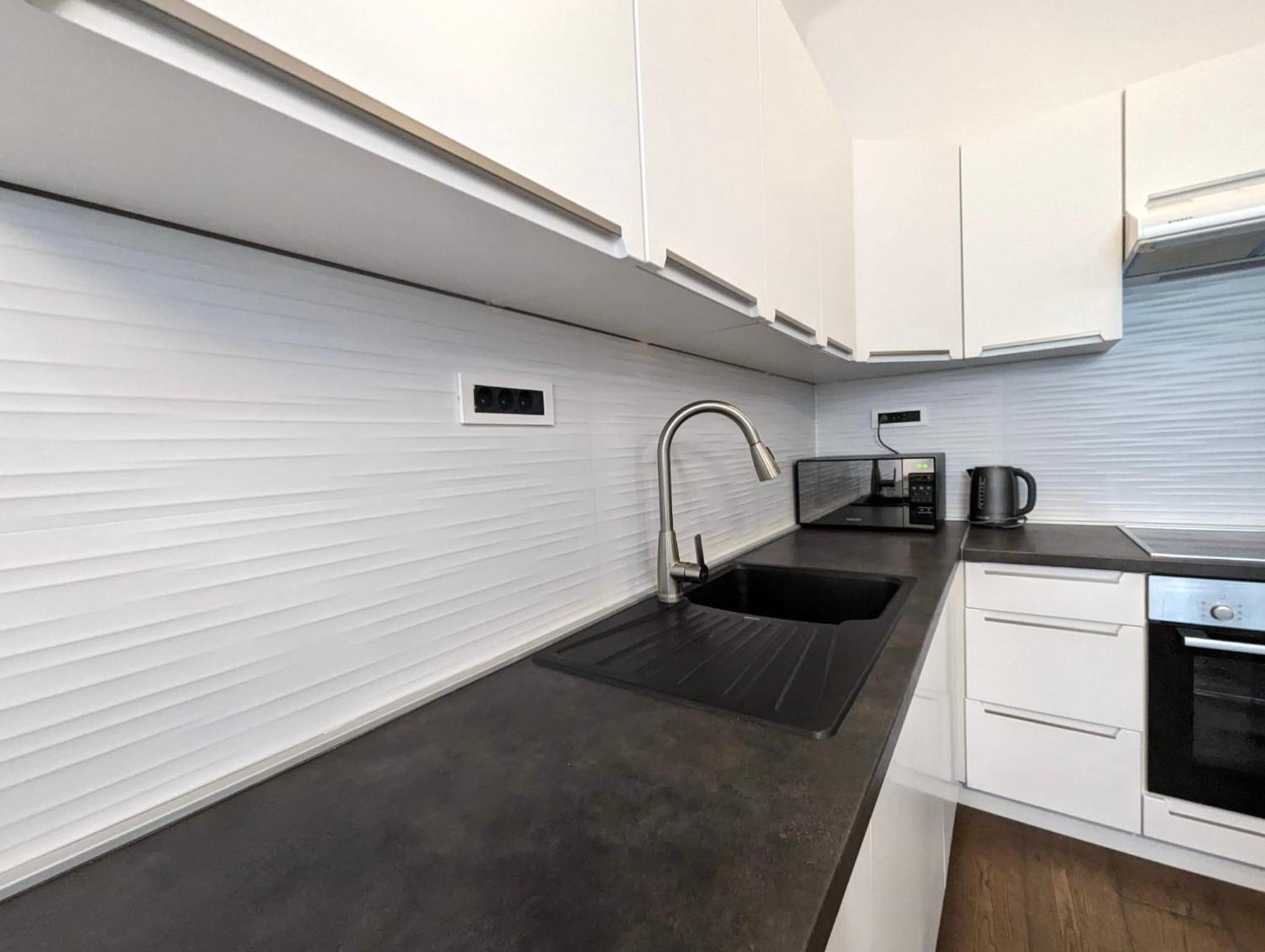 זאגרב Fantabulous Downtown Abode W King Bed, 65" Tv, Washer And Tumble Dryer מראה חיצוני תמונה