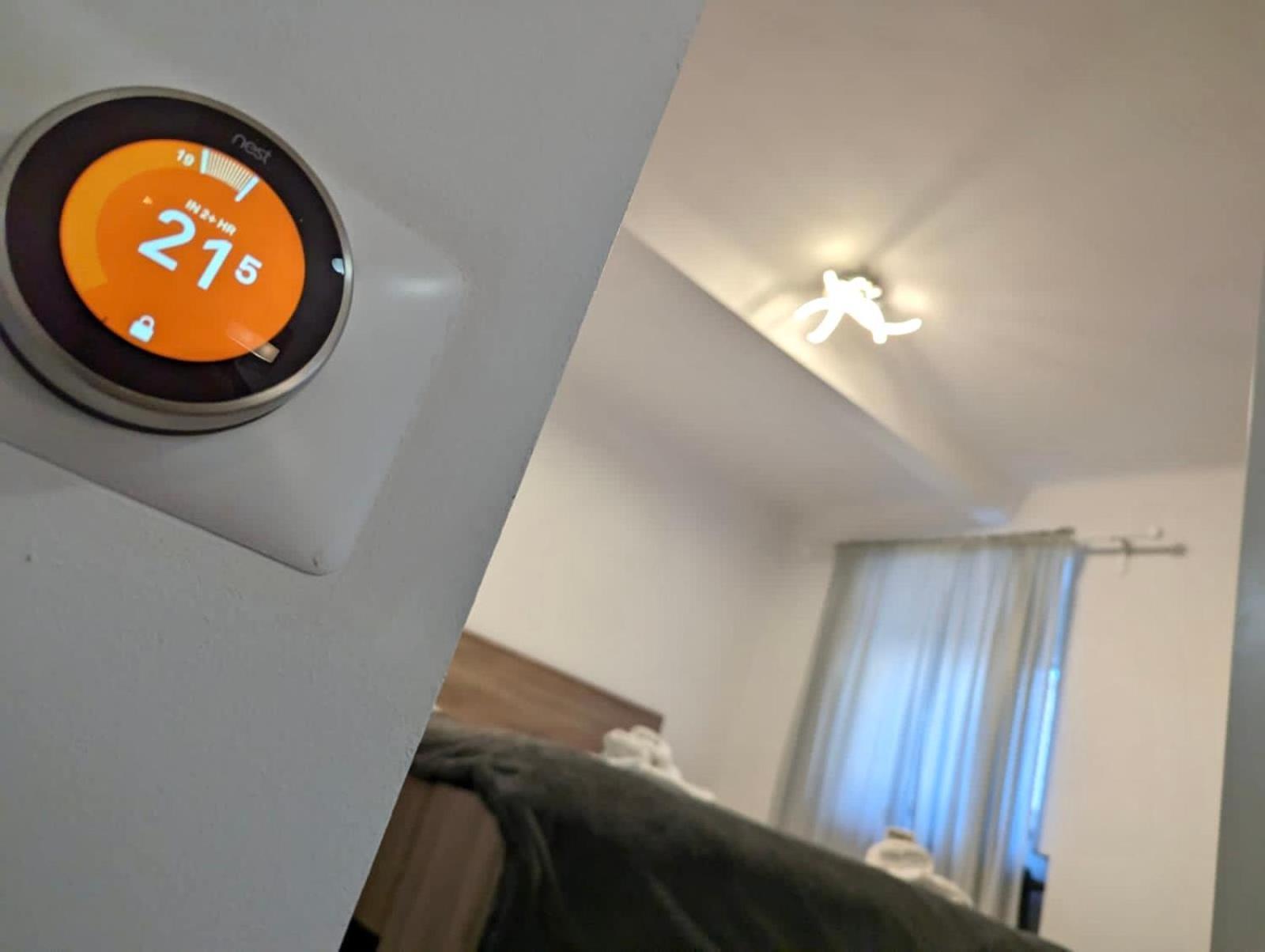 זאגרב Fantabulous Downtown Abode W King Bed, 65" Tv, Washer And Tumble Dryer מראה חיצוני תמונה