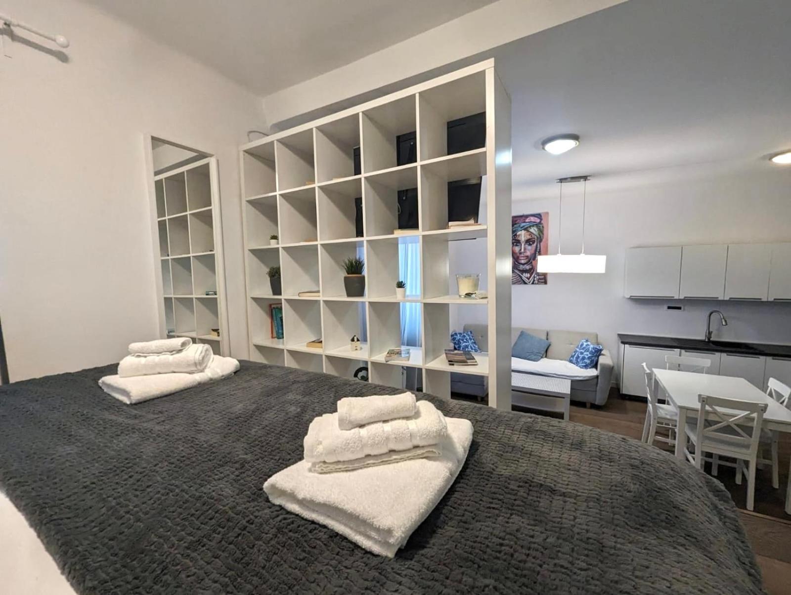 זאגרב Fantabulous Downtown Abode W King Bed, 65" Tv, Washer And Tumble Dryer מראה חיצוני תמונה
