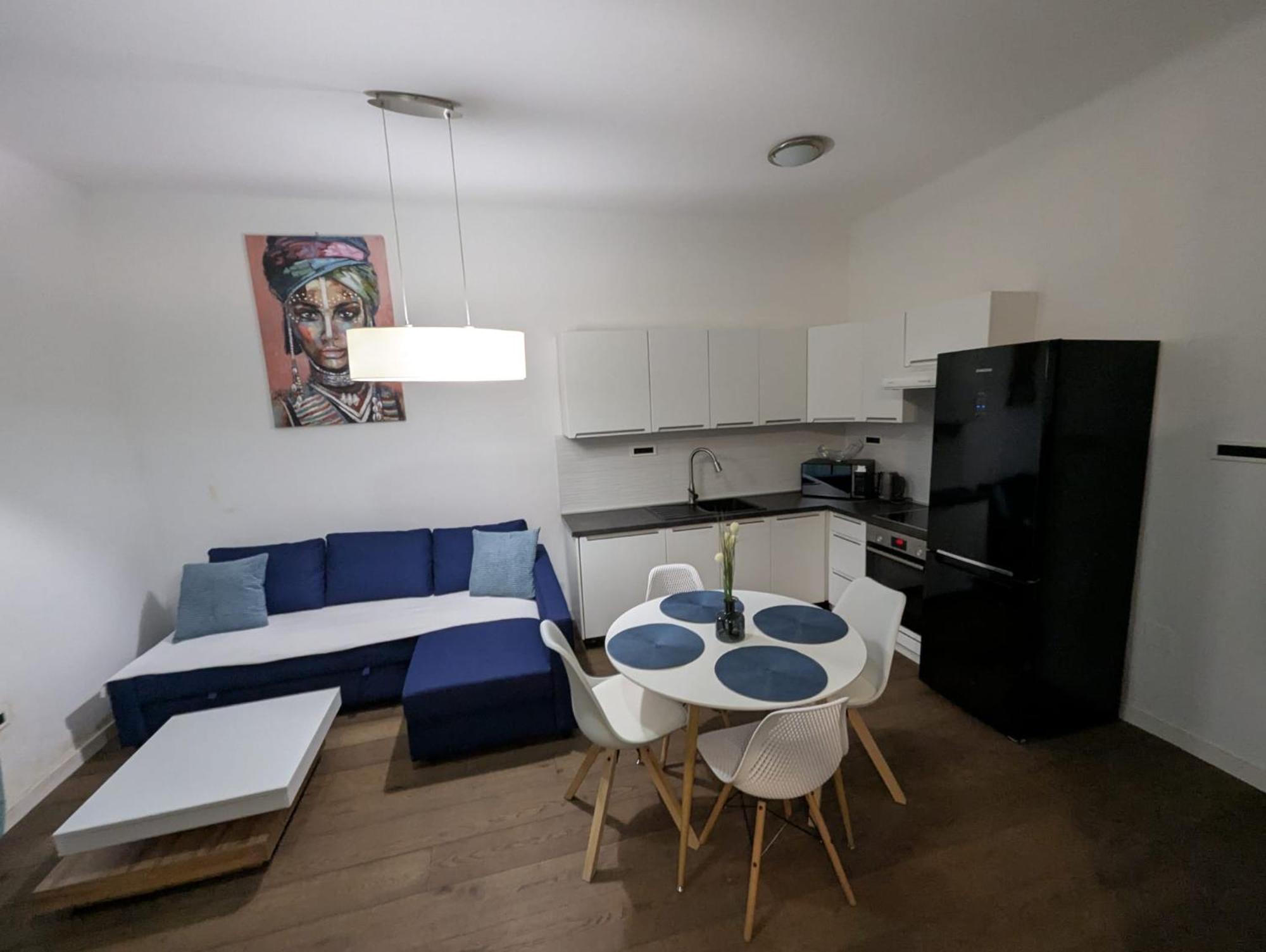 זאגרב Fantabulous Downtown Abode W King Bed, 65" Tv, Washer And Tumble Dryer מראה חיצוני תמונה